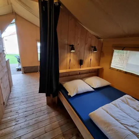 Kamp alanı De Tulpenweide Breezand (North Holland)